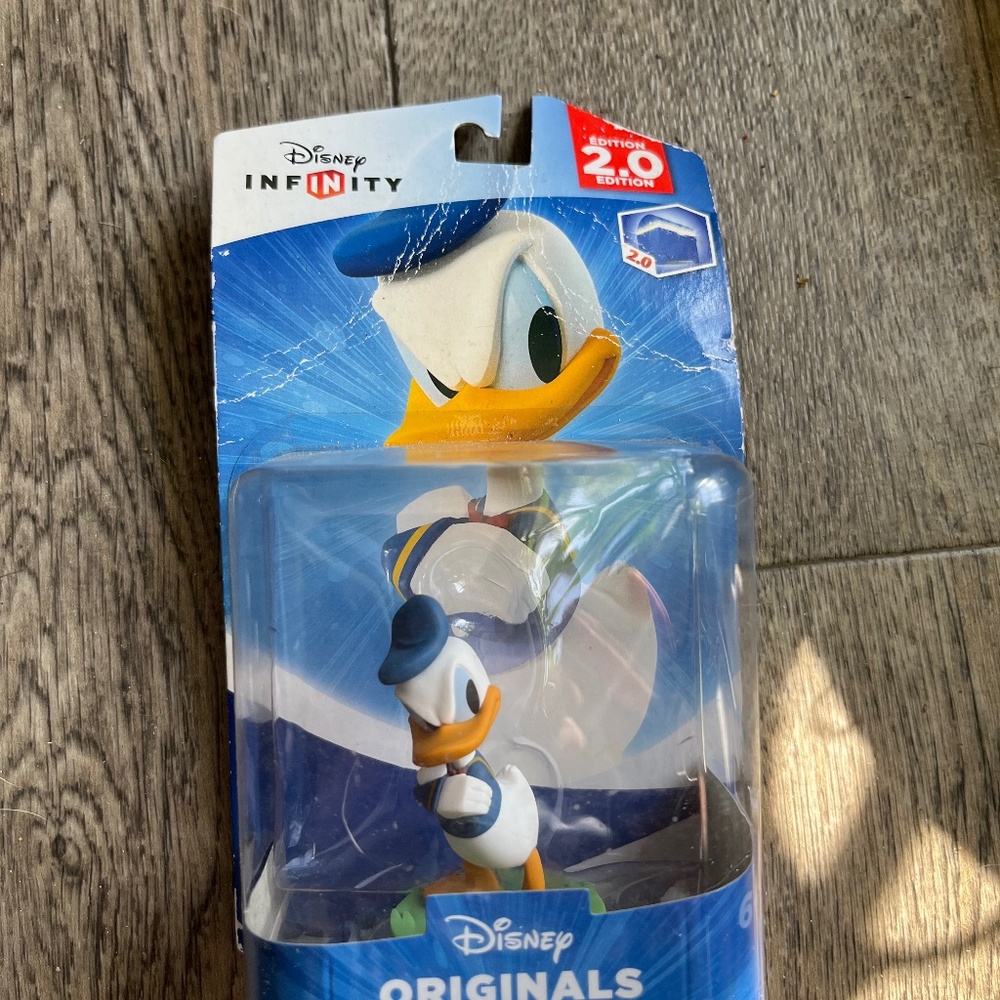 Disney Infinitiy 2.0 Donald Duck figure which is new in box.